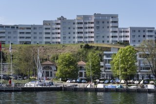Alors que Zurich figure à la troisième place des villes présentant le plus fort risque de surchauffe, juste derrière Miami et Tokyo, Genève pointe au 7e rang (archives). KEYSTONE/GAETAN BALLY